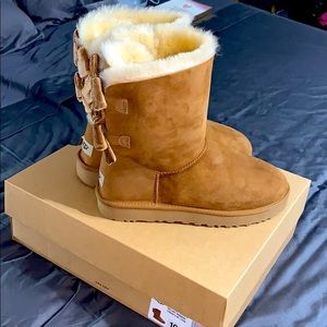 New In Box Bailey Bow II Velvet Ribbon in Chestnut